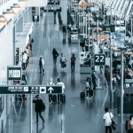 日本の空港ロビーの様子