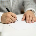 協力覚書を書いている様子
