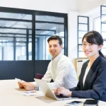 就職面接の面接官の男女