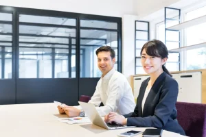 就職面接の面接官の男女